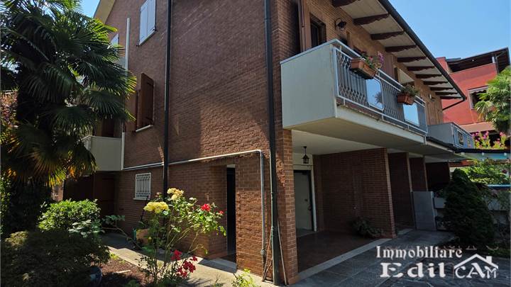 VILLETTA A SCHIERA IN VENDITA A MODENA EST IN VIA BEETHOVEN 